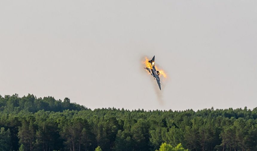Tu-22M3 eğitim uçuşunda kaza yaptı: Mürettebat kurtuldu