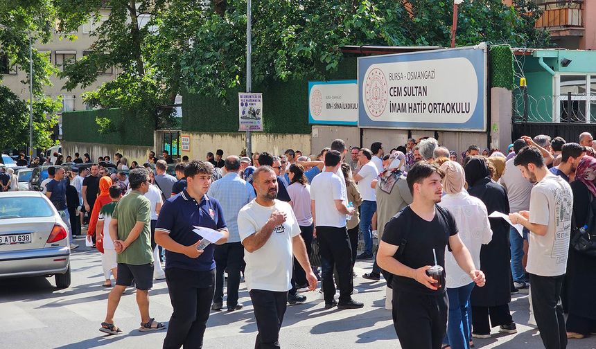 YKS maratonu başladı: 2,4 milyon aday üniversite için ter döküyor