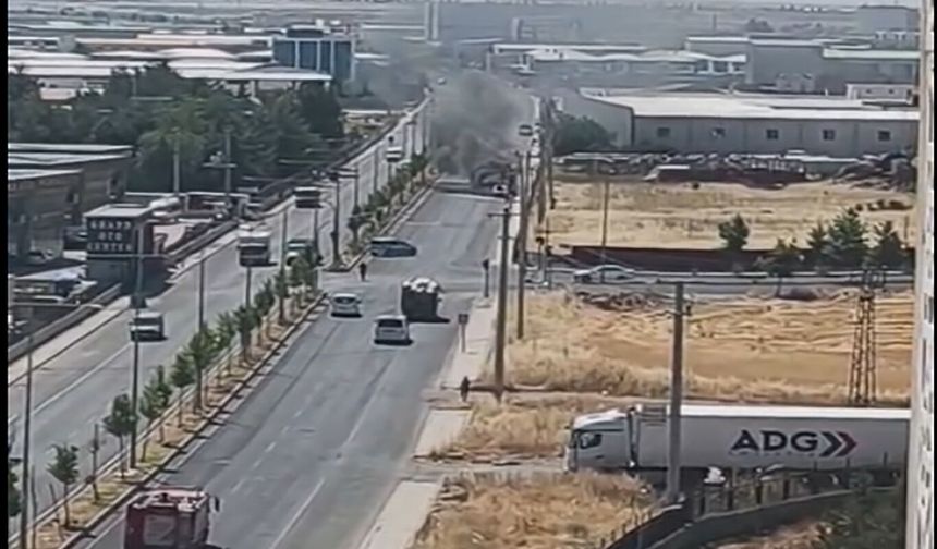 Diyarbakır'da seyir halindeki otomobil alevlere teslim oldu