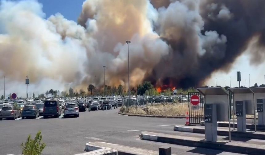 Fransa'da Havalimanı yakınındaki yangında iki itfaiyeci öldü, uçuşlar durduruldu