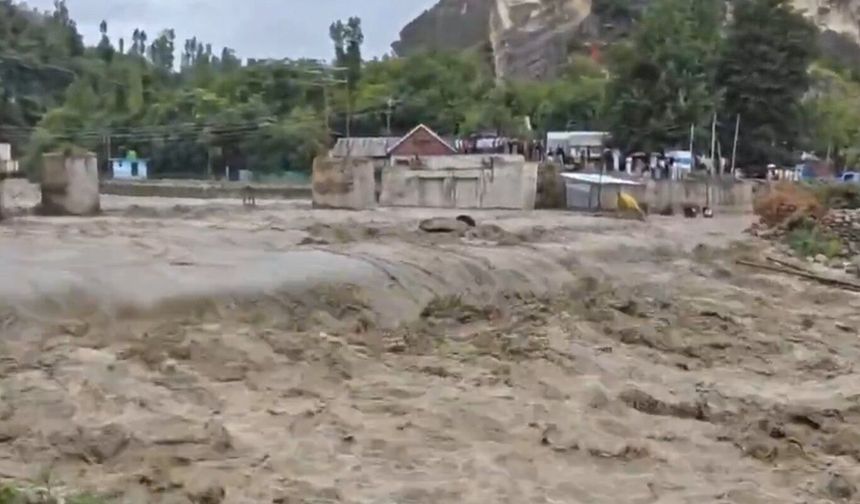 Keşmir'de aşırı yağışlar: 23 ölü