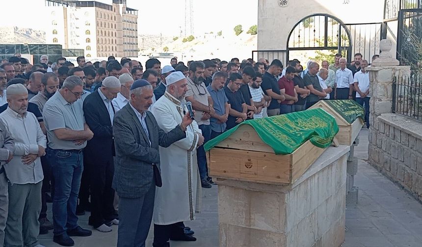 Mardin'de trafik kazasında hayatını kaybedenler defnedildi