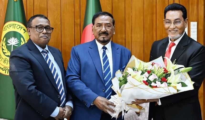 Şahabuddin'in istifasının ardından Bangladeş parlamento başkanı cumhurbaşkanlığı görevini üstlendi
