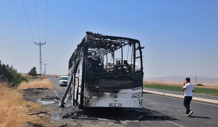 Şırnak'ta seyir halindeki otobüs yanarak kullanılamaz hale geldi