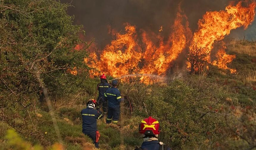 Yunanistan'da orman yangınlarına müdahale sürüyor
