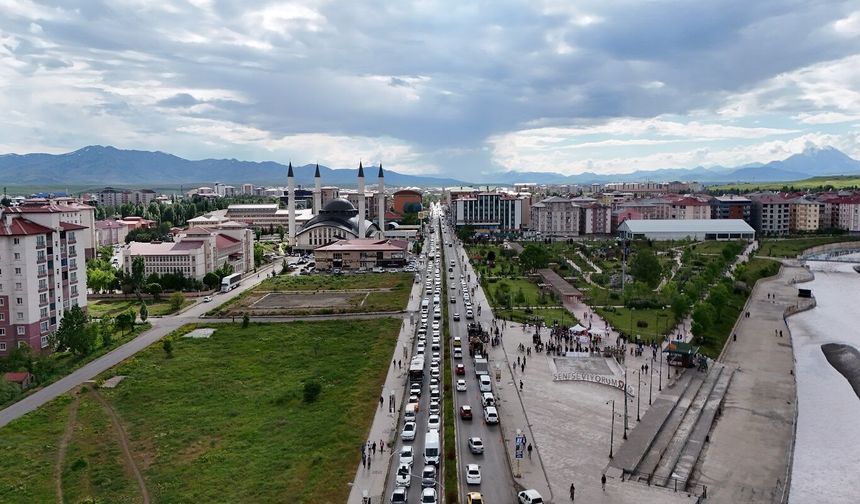 Ağrı trafiği alarm veriyor, kısa mesafeler çileye dönüşüyor, çözüm mühendislik aklında!