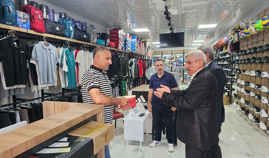 HÜDA PAR Cizre İlçe Teşkilatı 'Mevlid-i Nebi' münasebetiyle esnafa siyer kitabı dağıttı