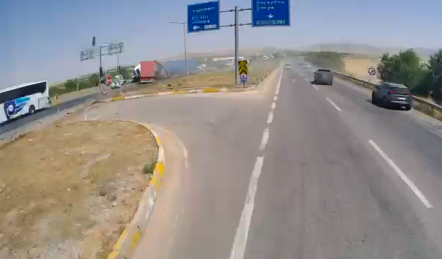 Konya'da 4 araçlı zincirleme kaza: Bir ölü, 10 yaralı