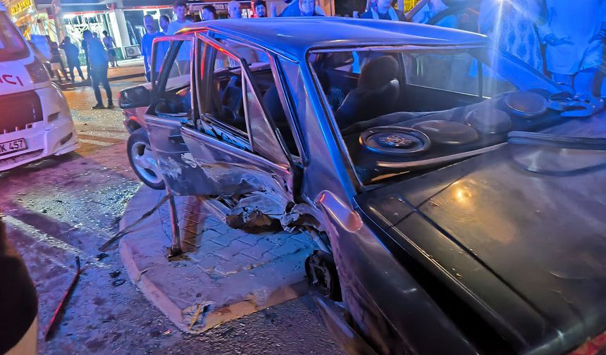 Konya'da iki otomobil çarpıştı: 6 yaralı