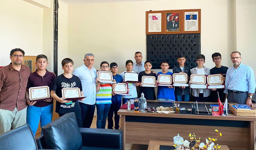 Malatya'da hafızlık eğitimini tamamlayan öğrenciler belgelerini aldı