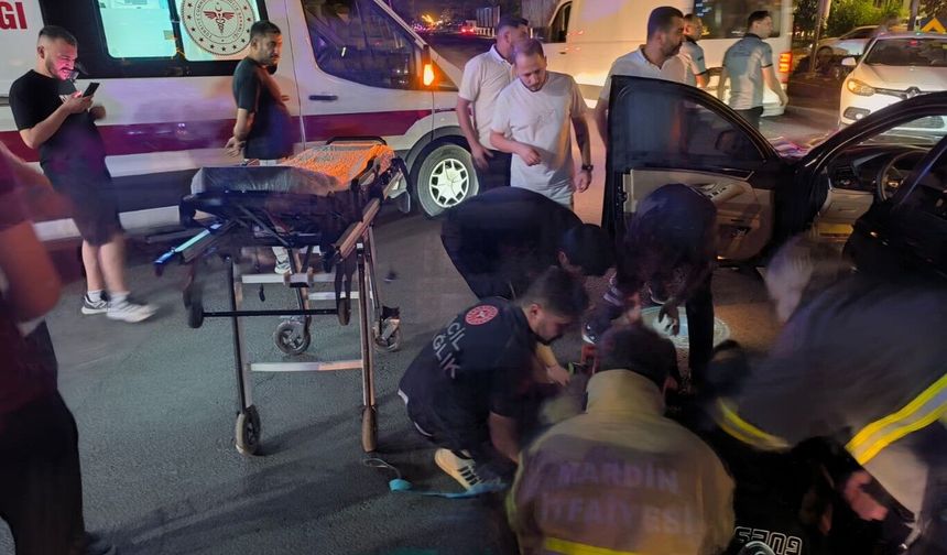 Mardin'de iki otomobil çarpıştı: 2 yaralı