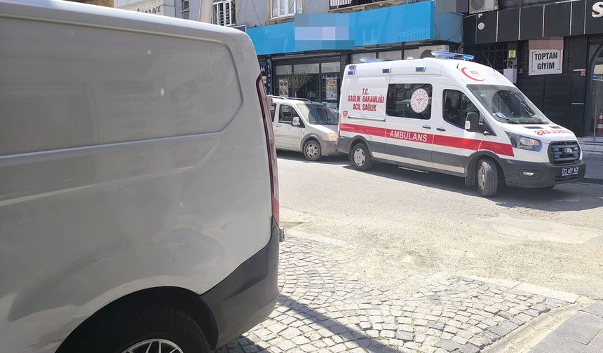 Park edilen araçlar ambulansın hastaya ulaşmasını engelledi