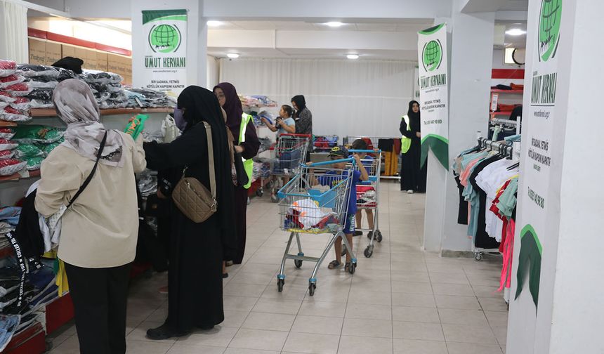 Şanlıurfa'da yüzlerce aileye yazlık giyim yardımı