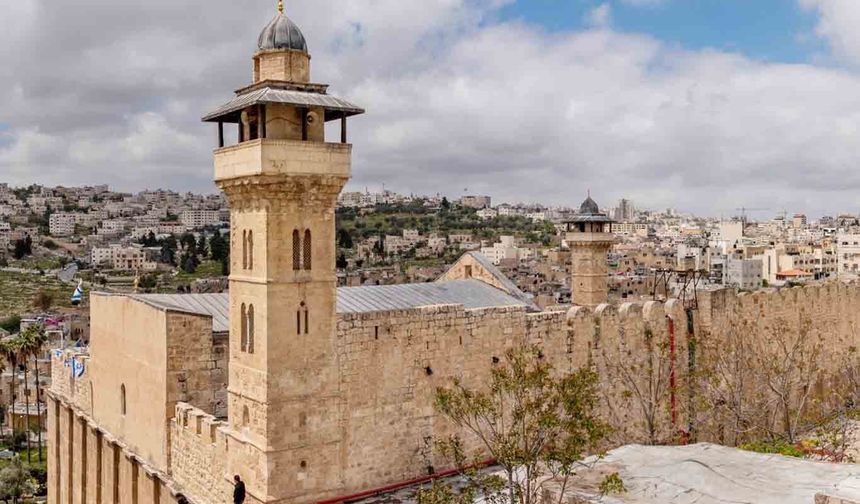 Siyonist rejim temmuz boyunca Harem-i İbrahim Camii'nde ezanı engelledi