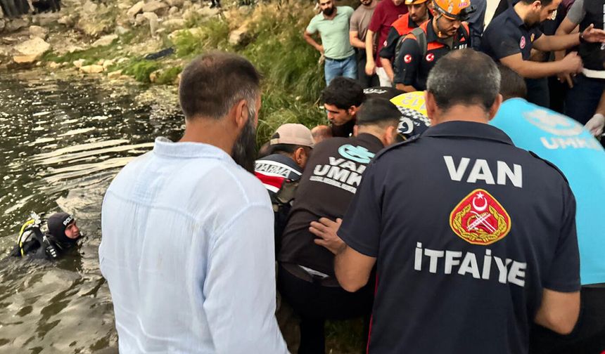 Van'da suya düşen oğlunu kurtarmak isteyen baba boğuldu