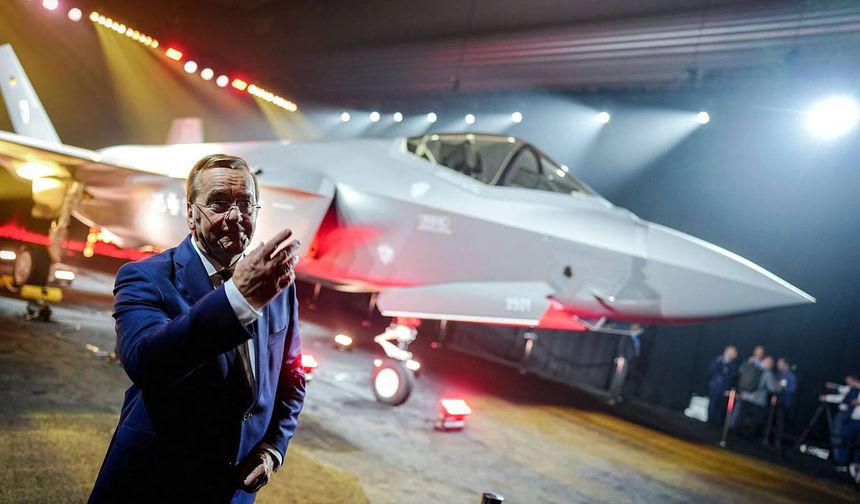 Almanya ilk F-35 savaş uçağını ABD'de teslim aldı