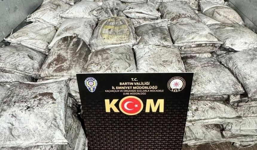 Bartın'da bir evin deposunda 8 ton titanyum ele geçirildi