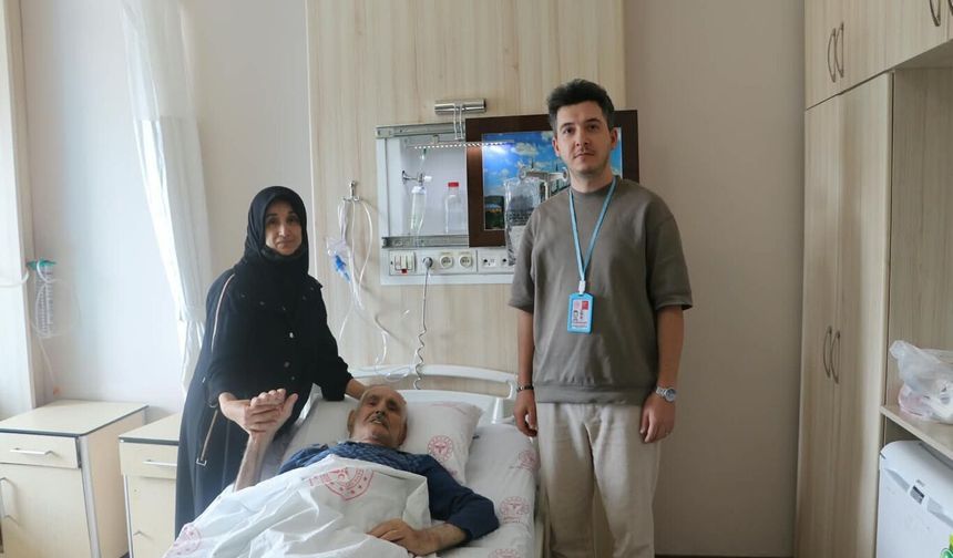 Bingöl Devlet Hastanesi'nde iki ayrı tümöral kitleye tek ameliyatla müdahale edildi