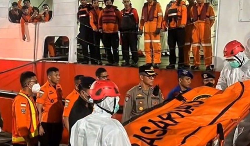 Endonezya'da batan gemideki ölü sayısı 28'e yükseldi, 107 kişi kayıp