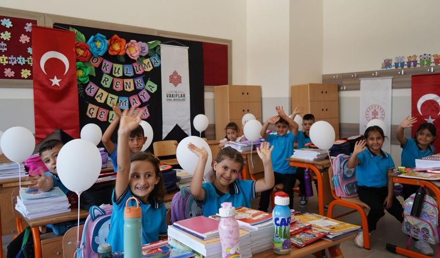 Gaziantep'te deprem bölgesindeki 35 köy okuluna eğitim desteği