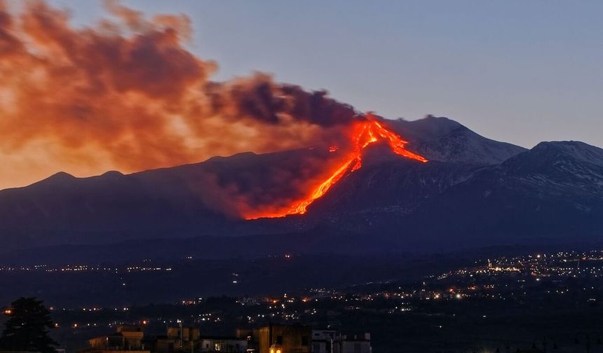 İtalya'da Etna Yanardağı yeniden harekete geçti