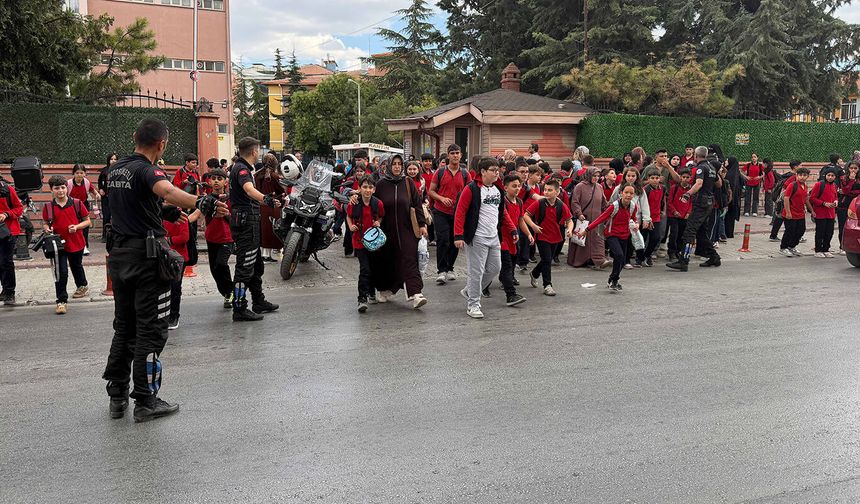 Konya'da okul çıkışlarında zabıtadan güvenli geçiş uygulaması