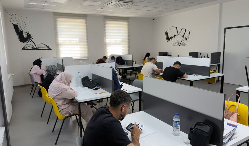 Malatya'da sınava hazırlanan öğrencilere kütüphane desteği