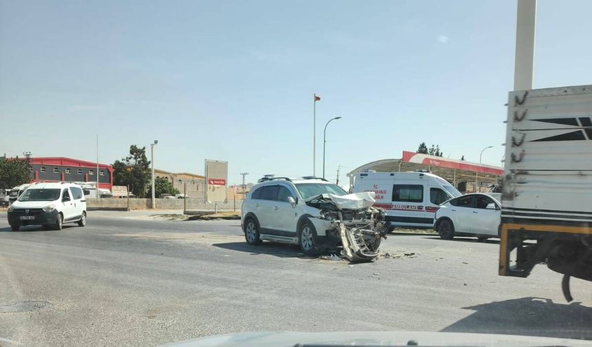Şanlıurfa'da iki araç çarpıştı: 3 yaralı