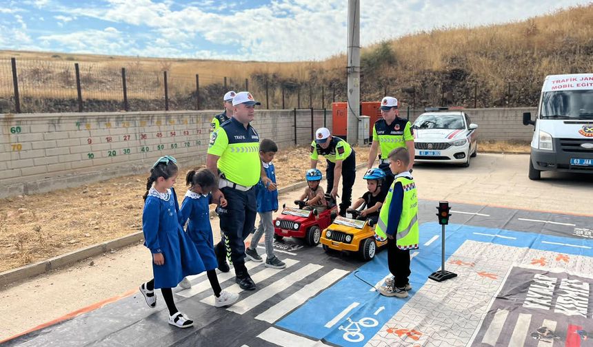 Şanlıurfa'da öğrencilere trafik eğitimi verildi