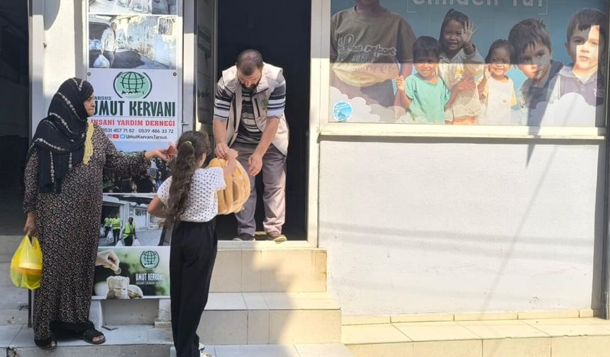 Tarsus Umut Kervanı Derneğinden ihtiyaç sahiplerine ekmek desteği