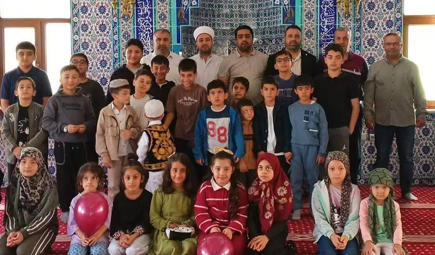 Camide çocuklara yönelik etkinlik: Cami çocukların neşesiyle şenlendi