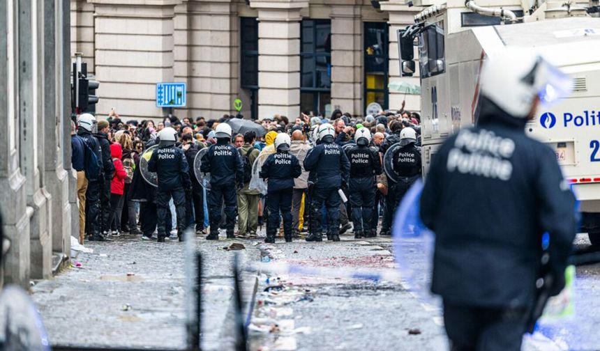 Fransa'dan sonra Belçika'da da lise öğrencilerinin eylemi başladı