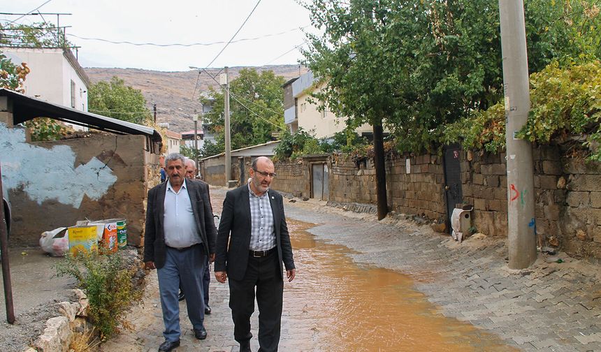 HÜDA PAR'dan Silvan Belediyesine yol tepkisi: Halkın uyarılarına rağmen parke taşı döşendi