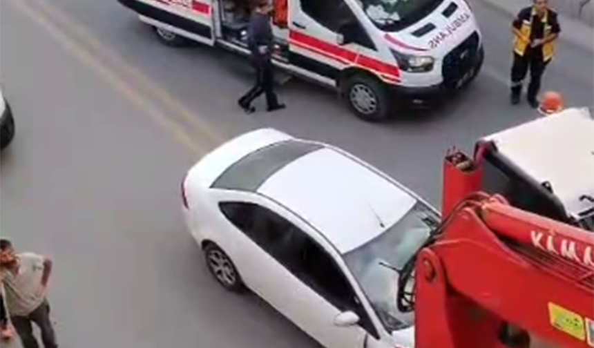 Malatya'da vinç yüklü kamyon köprüye çarptı: 2 yaralı