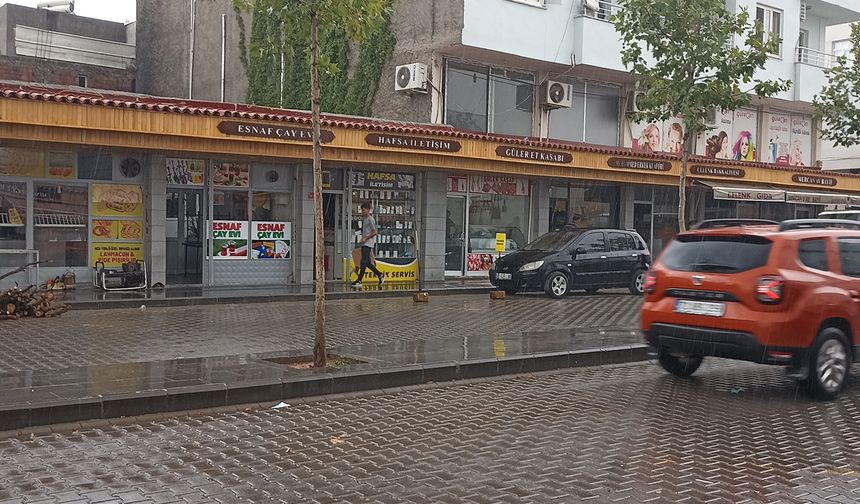 Çınar'da temmuz ayında yağmur hem şaşırttı hem de serinletti