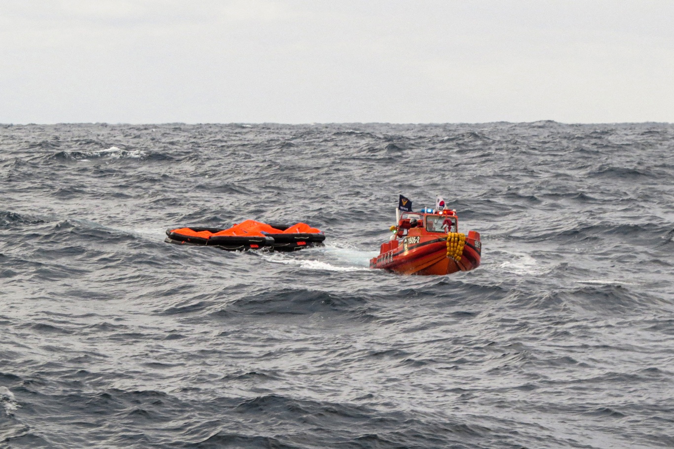 Güney Kore açıklarında balıkçı teknesi battı: 2 ölü 3 kayıp