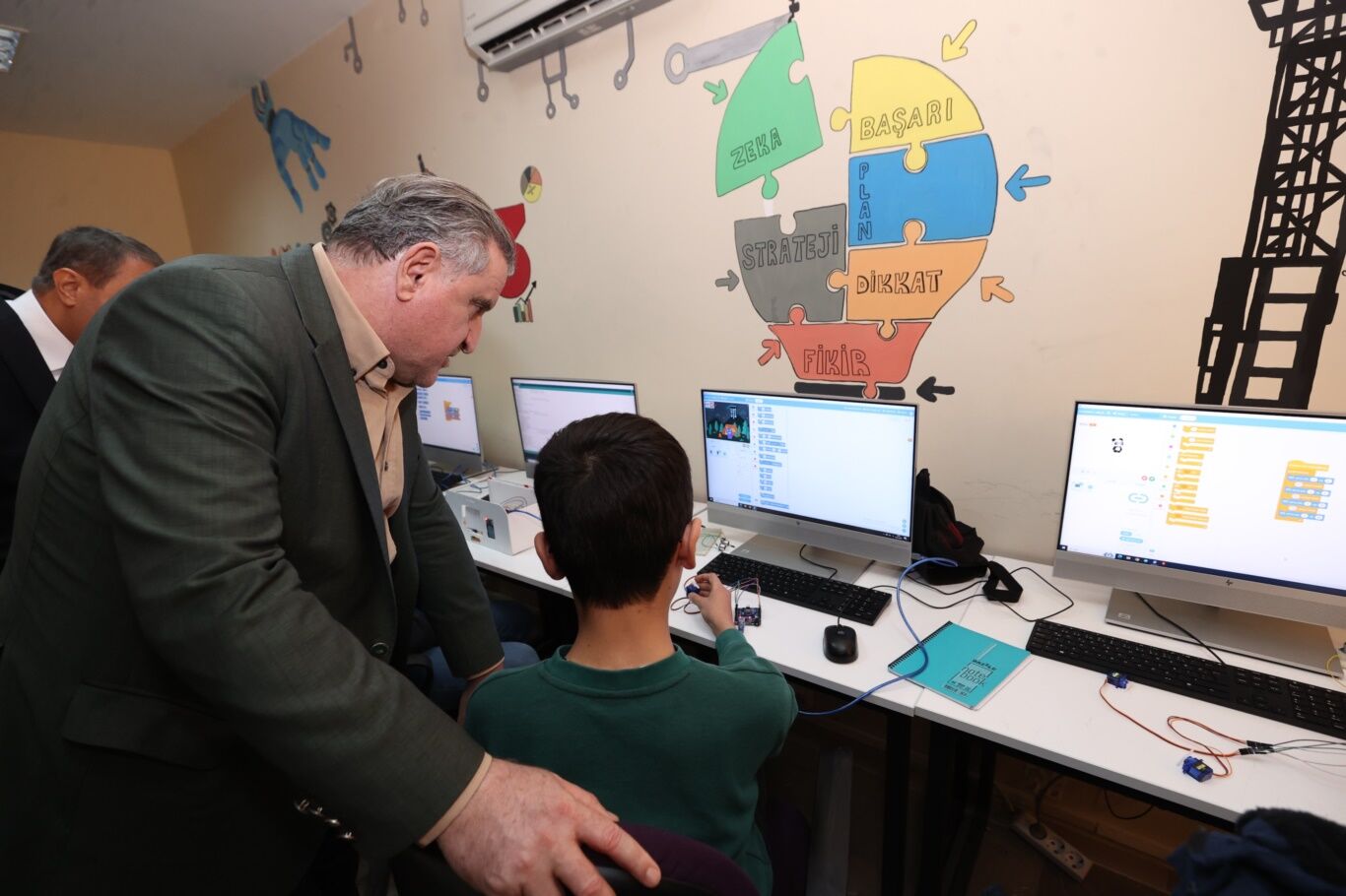 Bakan Bak: DeneYap Teknoloji Atölyeleri, milli teknoloji hamlesinin itici gücünü oluşturuyor