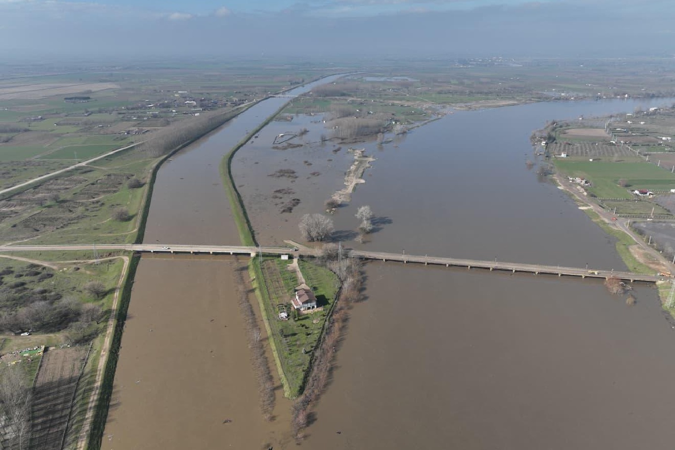 Edirne’de Meriç Nehri’nin debisi düşüşe geçti
