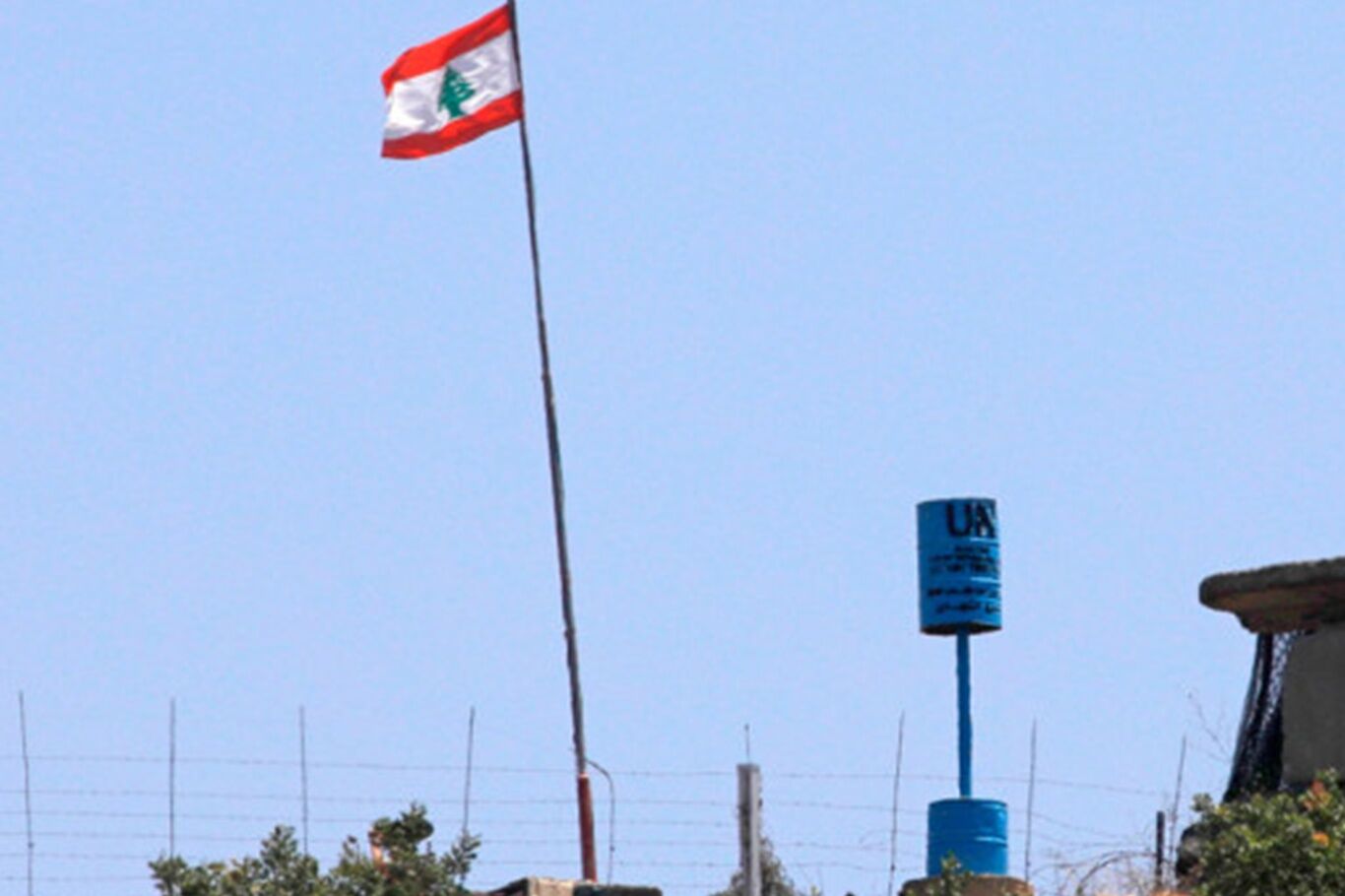 İşgalciler, Lübnan'da ordu birliğine ateş açtı