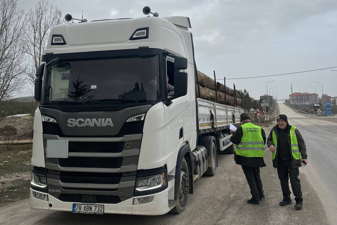 Karabük-Kastamonu yolunda orman emvali denetimi yapıldı