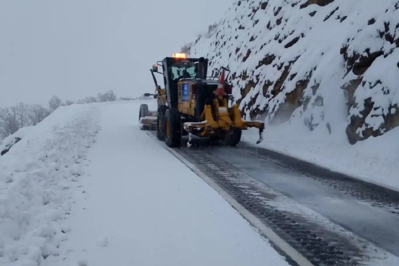 Doğu'da kar nedeniyle 187 yerleşim yerinin yolu ulaşıma kapandı