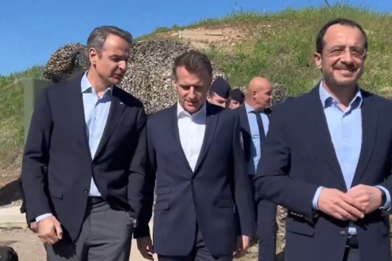 Macron: Fransız uçak gemisi Charles de Gaulle Kıbrıs yakınlarına ulaştı