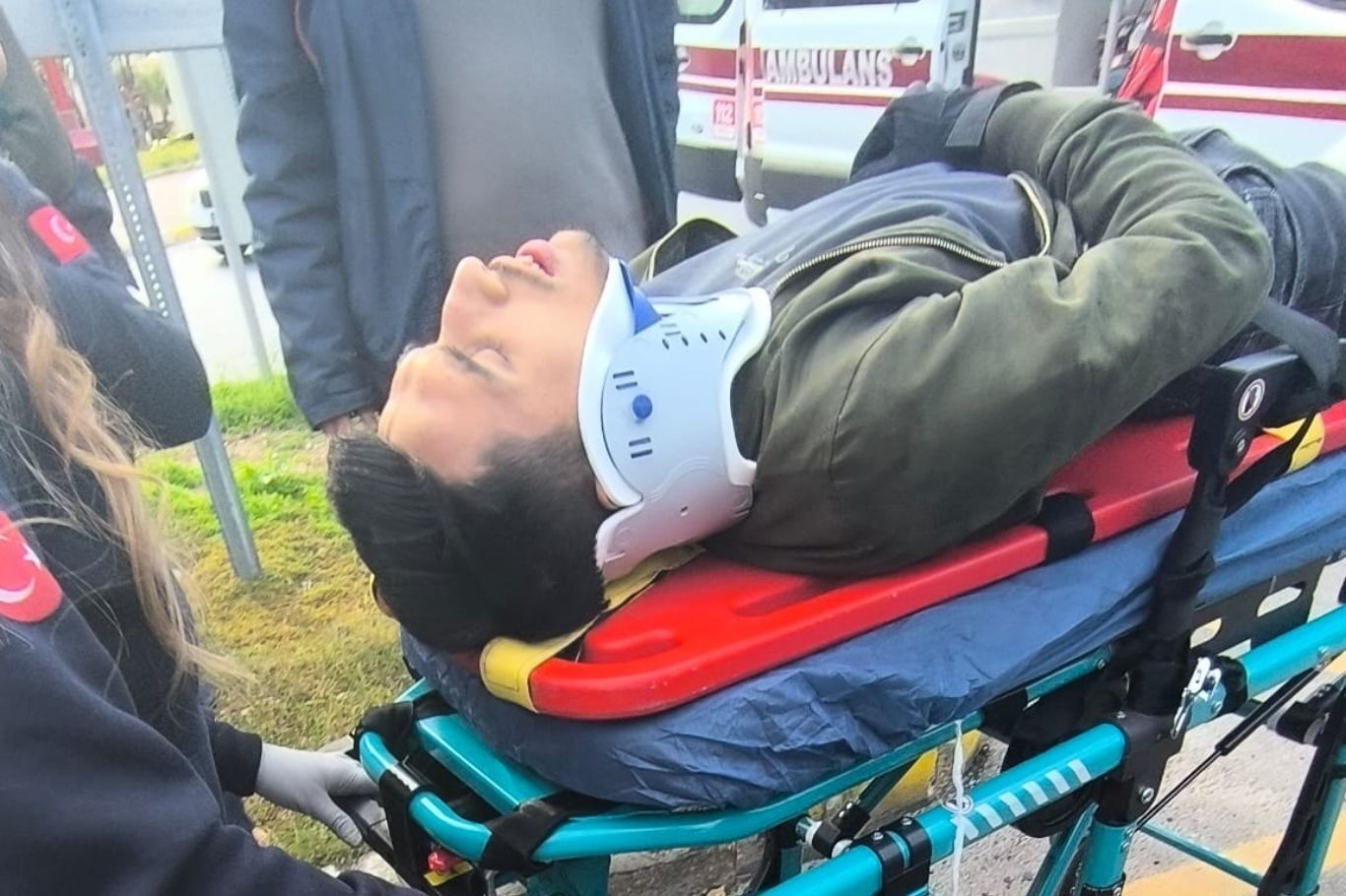 Mersin'de döner kavşakta kaza: Motosiklet sürücüsü yaralandı