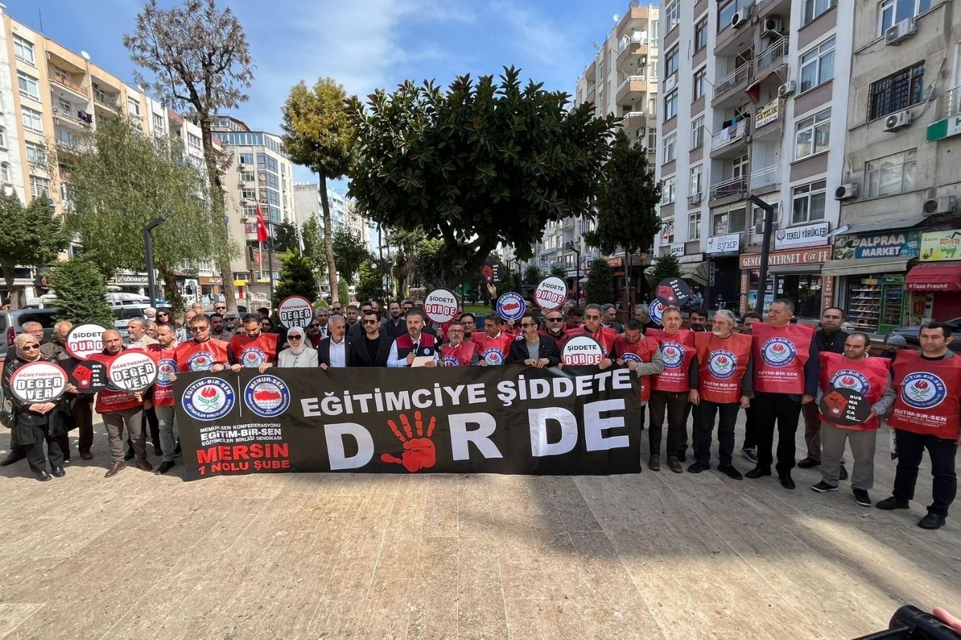 Mersin’de “Şiddete Dur De” çağrısı