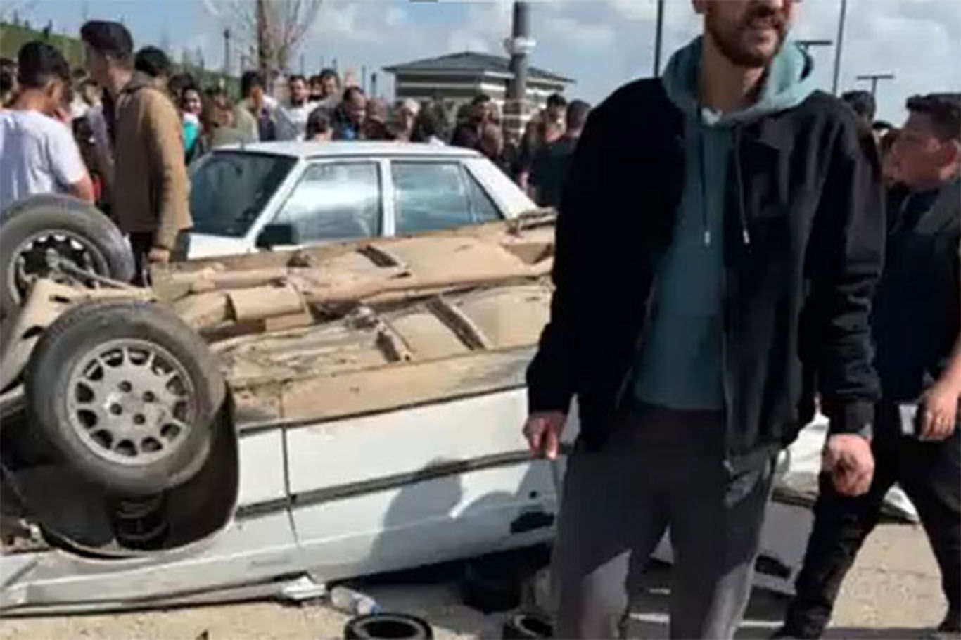 Şanlıurfa'da iki otomobil çarpıştı: 3 kişi yaralandı