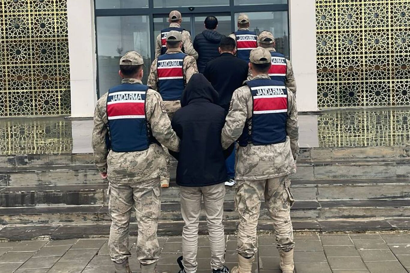 Şanlıurfa’da iş yerine uyuşturucu operasyonu: 3 tutuklama