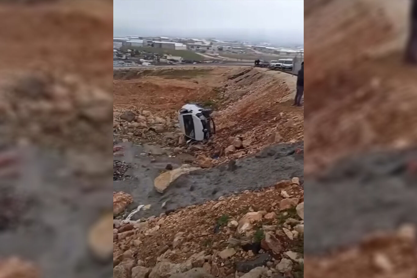 Şanlıurfa'da otomobil şarampole yuvarlandı: 1 yaralı