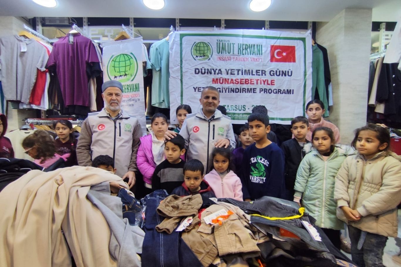 Umut Kervanı Tarsus'ta yetimlerin yüzünü güldürdü