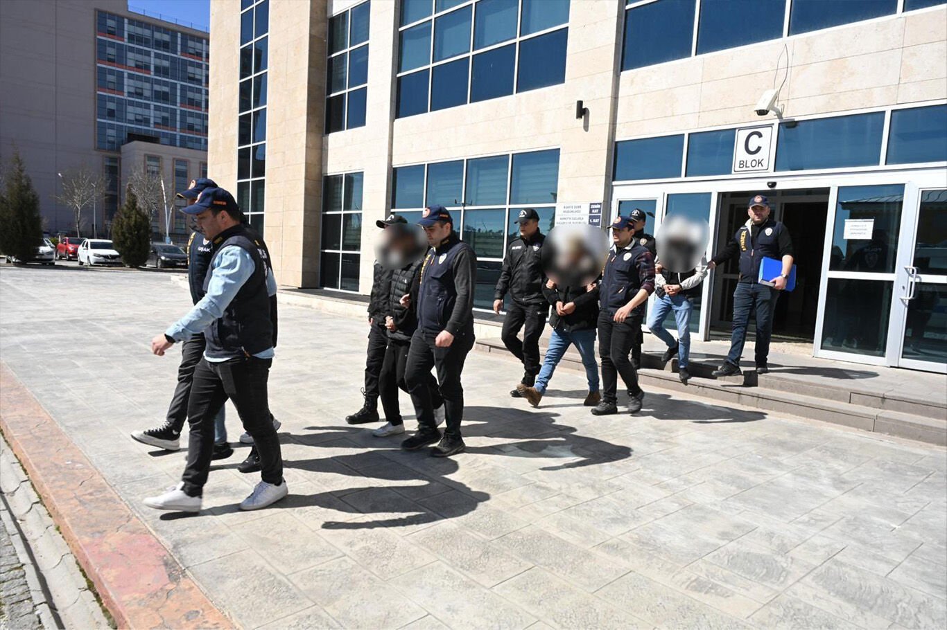 Uşak merkezli operasyonda 12 şüpheli tutuklandı