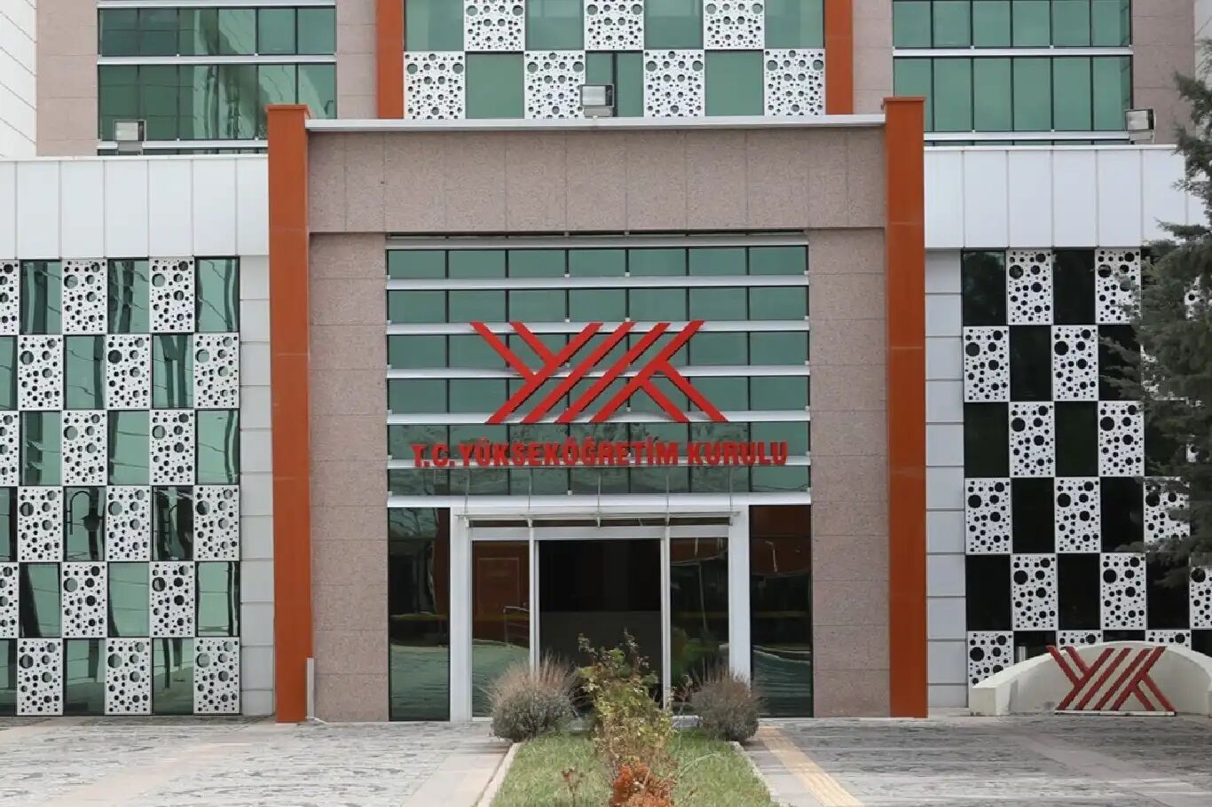 YÖK’ten kadın lisansüstü öğrenciler için doğum sonrası ek süre kararı